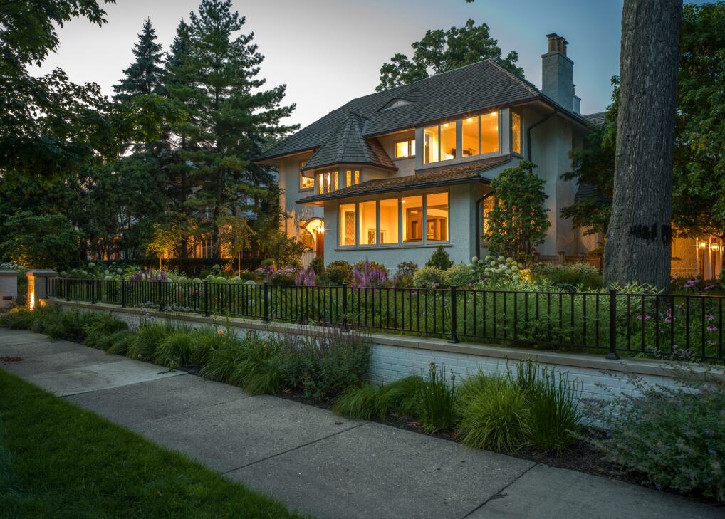Case study: Clean Lines, Warm Nights — Bertog Landscape