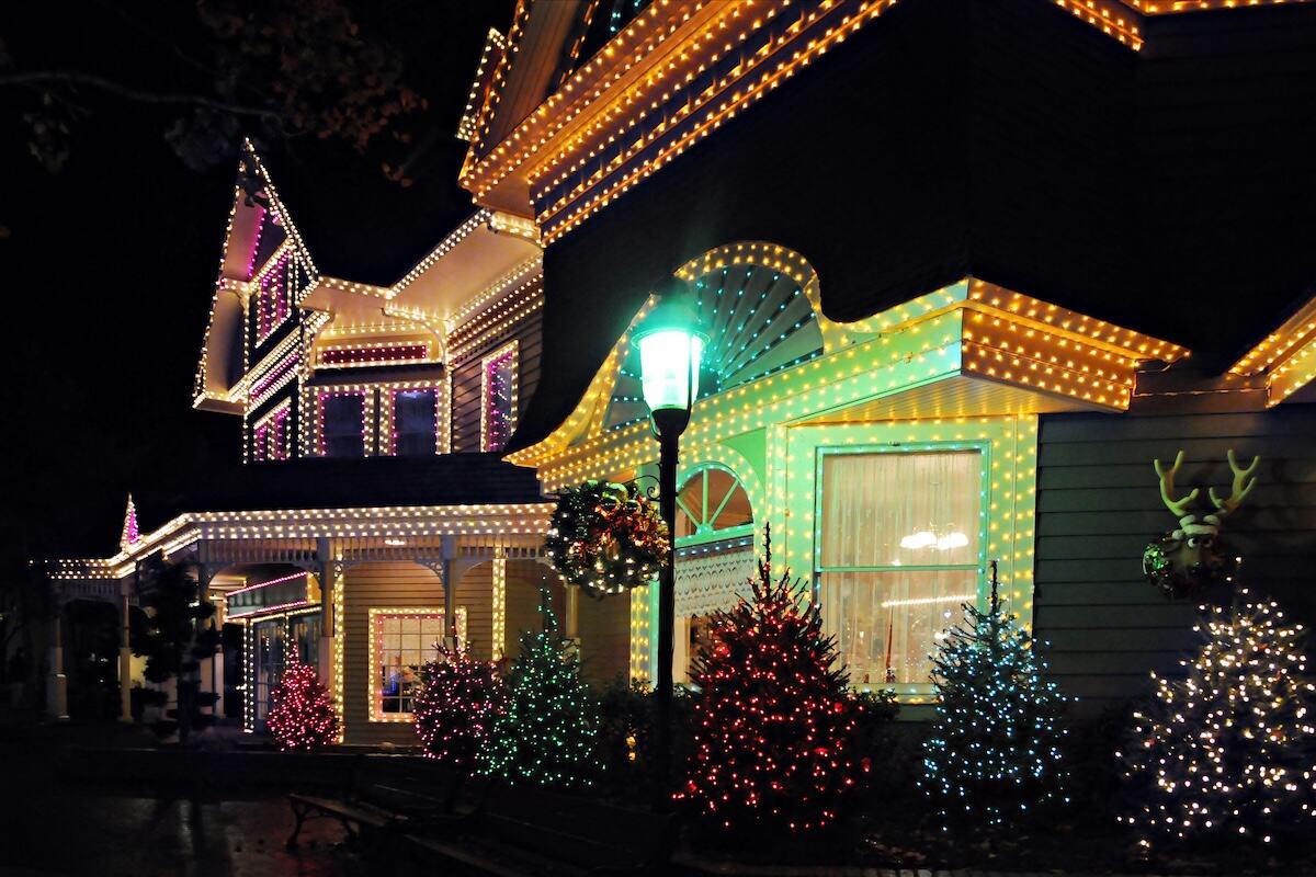 Holiday lighting and decor installation — Bertog Landscape, Chicago's North Shore