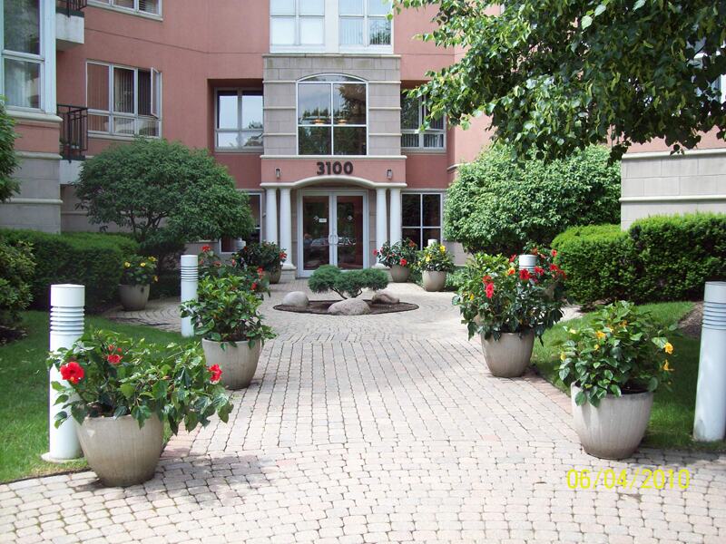 Office campus landscape maintenance — Bertog Landscape, Chicago's North Shore
