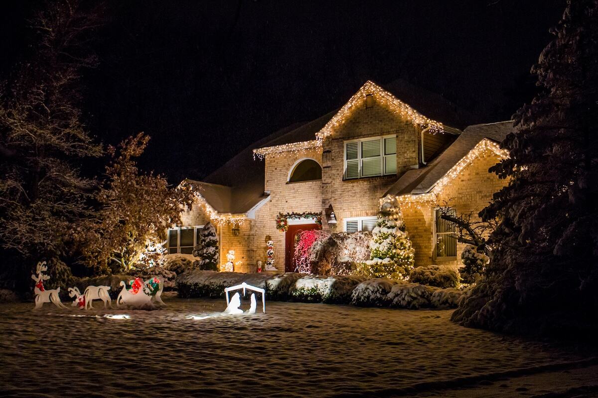 Holiday lighting and decor installation — Bertog Landscape, Chicago's North Shore
